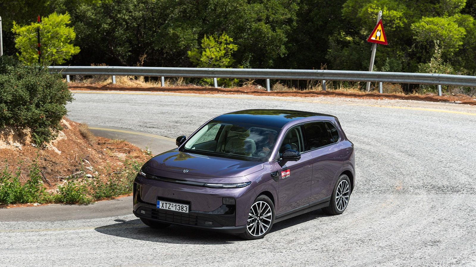 Leapmotor B10. Πόσο καλό είναι σε εξοπλισμό άνεσης και ασφάλειας.